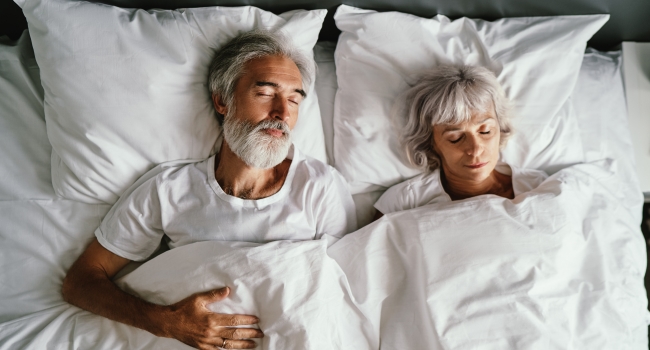 Man and woman sleeping soundly thanks to sleep apnea treatment